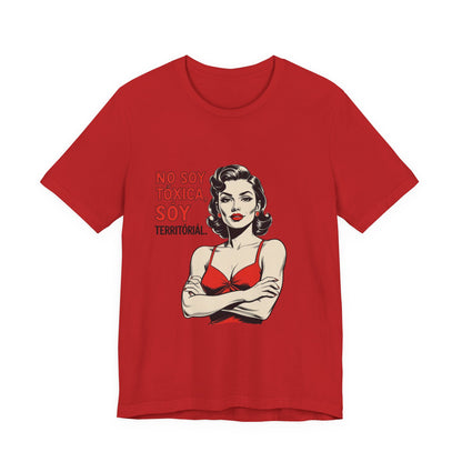 No soy tóxica, soy territorial funny women t-shirt (Vintage Pinup Spanish Statement Tee)