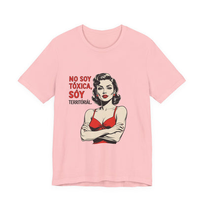 No soy tóxica, soy territorial funny women t-shirt (Vintage Pinup Spanish Statement Tee)