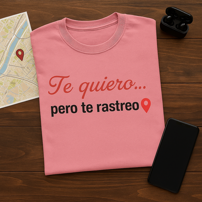 Funny Spanish Quirky Cotton Crew Tee - 'Te quiero... pero te rastreo', Funny Gift for Friends, Casual Wear, Couple's Shirt,