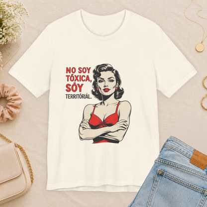 No soy tóxica, soy territorial funny women t-shirt (Vintage Pinup Spanish Statement Tee)